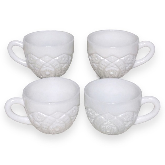 Vintage McKee Concord Opaque Milk Glass Punch Cups Mugs‎ Set of 4 - Picture 6 of 6